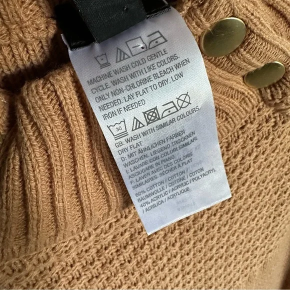 G.I.L.I. Sweater Cape / Poncho with Button Detail - Picture 5 of 8